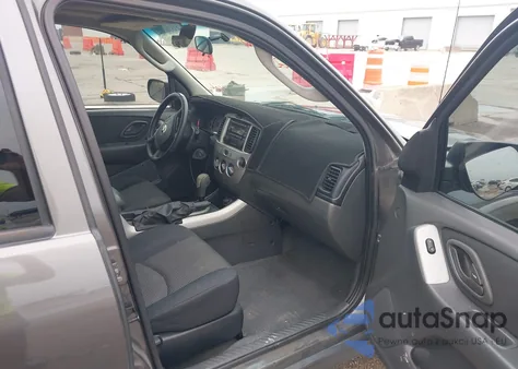 2005 Mazda Tribute S z USA, uszkodzony, nr VIN 4F2YZ94135KM12277